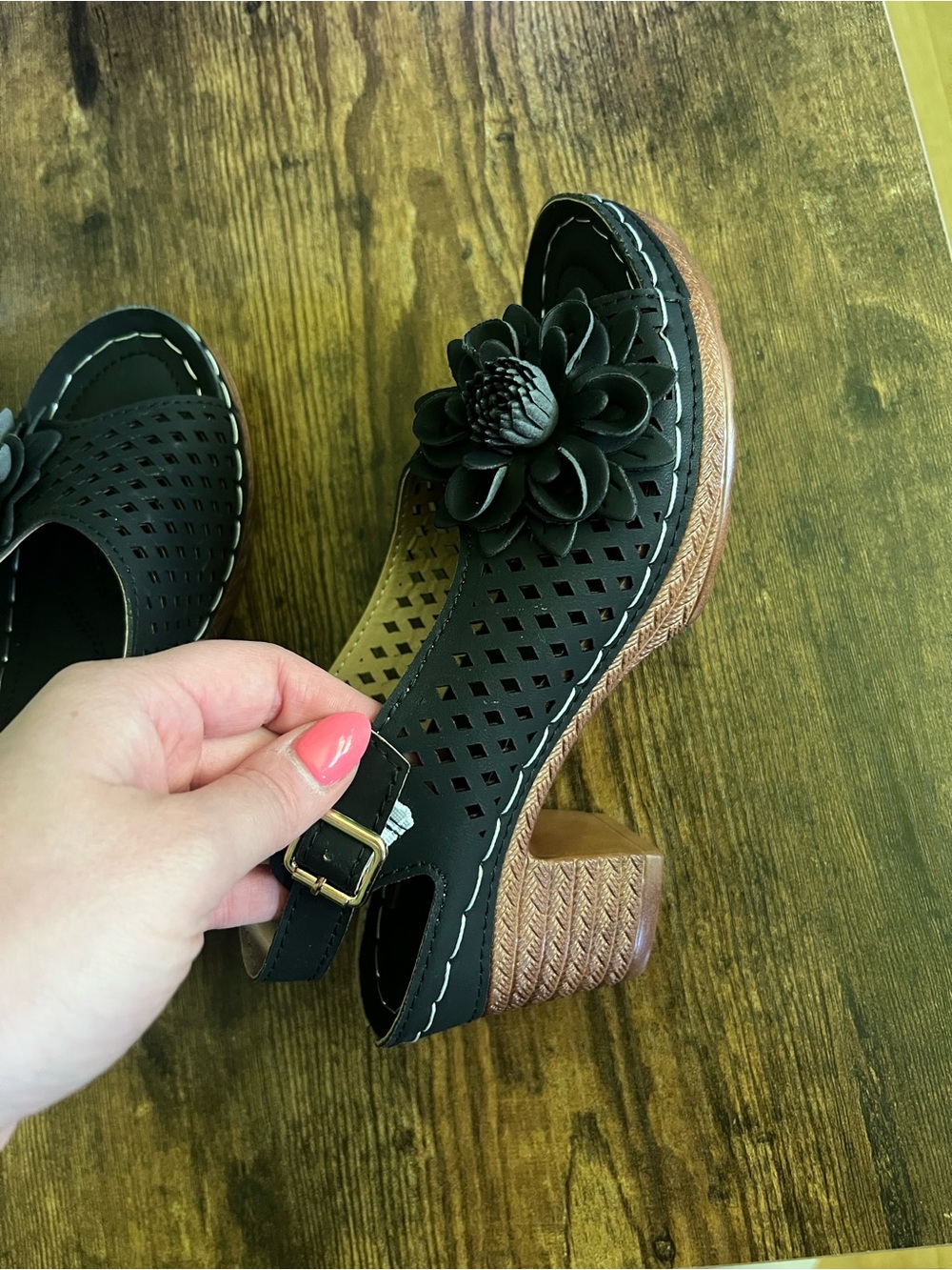 Black Floral Slingback Women’s Sandals - Picture 2 of 3